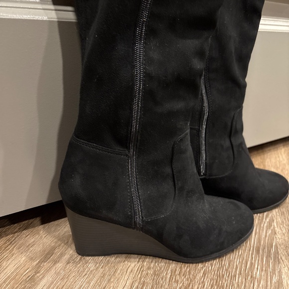 Women’s Boots - Picture 2 of 2